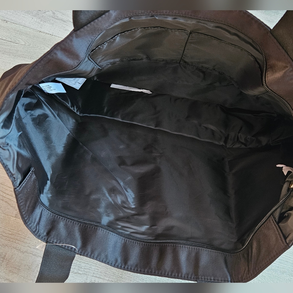 NWT Victoria's Secret 2025 Fashion Show Black Angel Wings Large Tote Bag - Picture 7 of 10